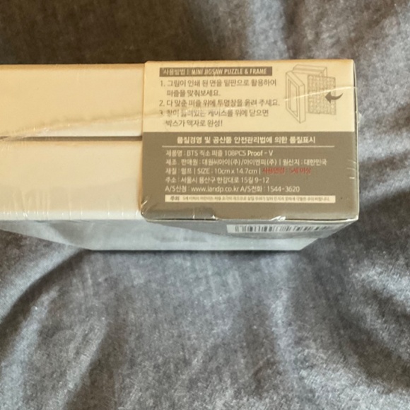 Brand New in packaging, BTS V puzzle and frame. Collector’s item. - Picture 3 of 3